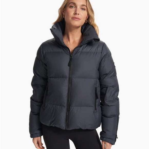 NWT Vuori Women's Hillside Down Jacket in Black - Picture 4 of 7